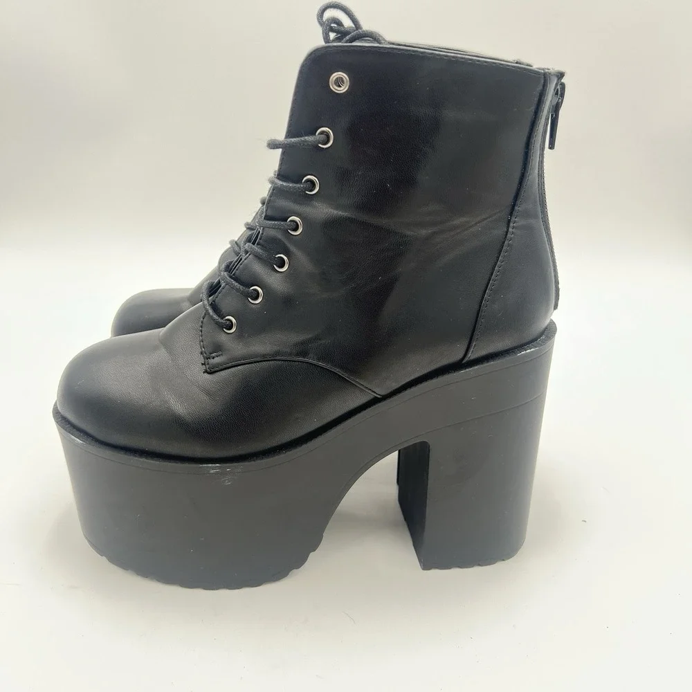 Hot Topic Black Platform Combat Boots Chunky Block Heel Lace Up Women's 8